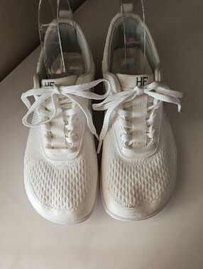 HIKE HF WHITE BAREFOOT SNEAKER (New $149) Sz 6